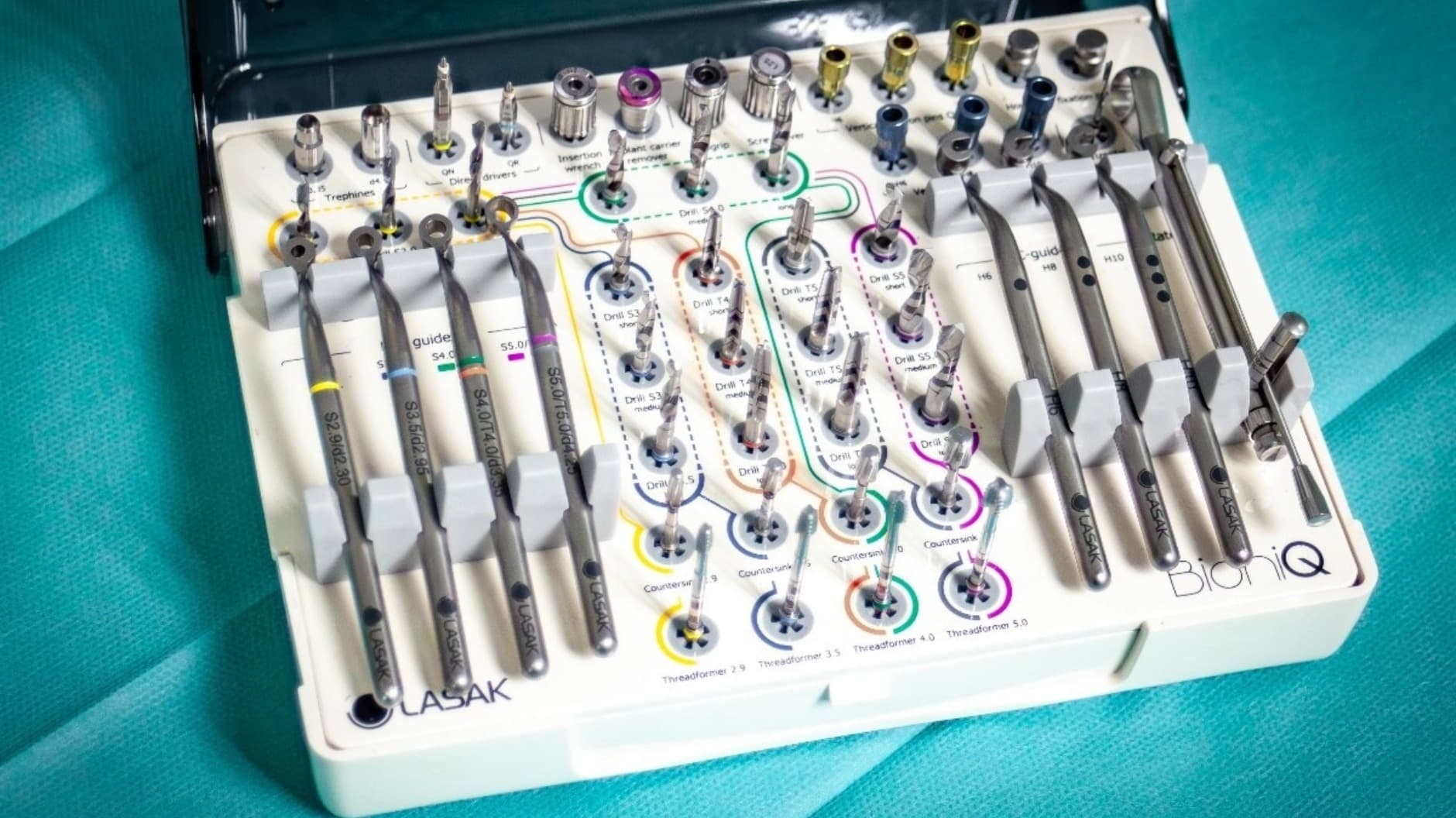 Zubní implantáty